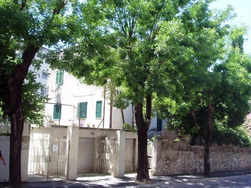 Guest House With Garden - Zuvan Split Extérieur photo