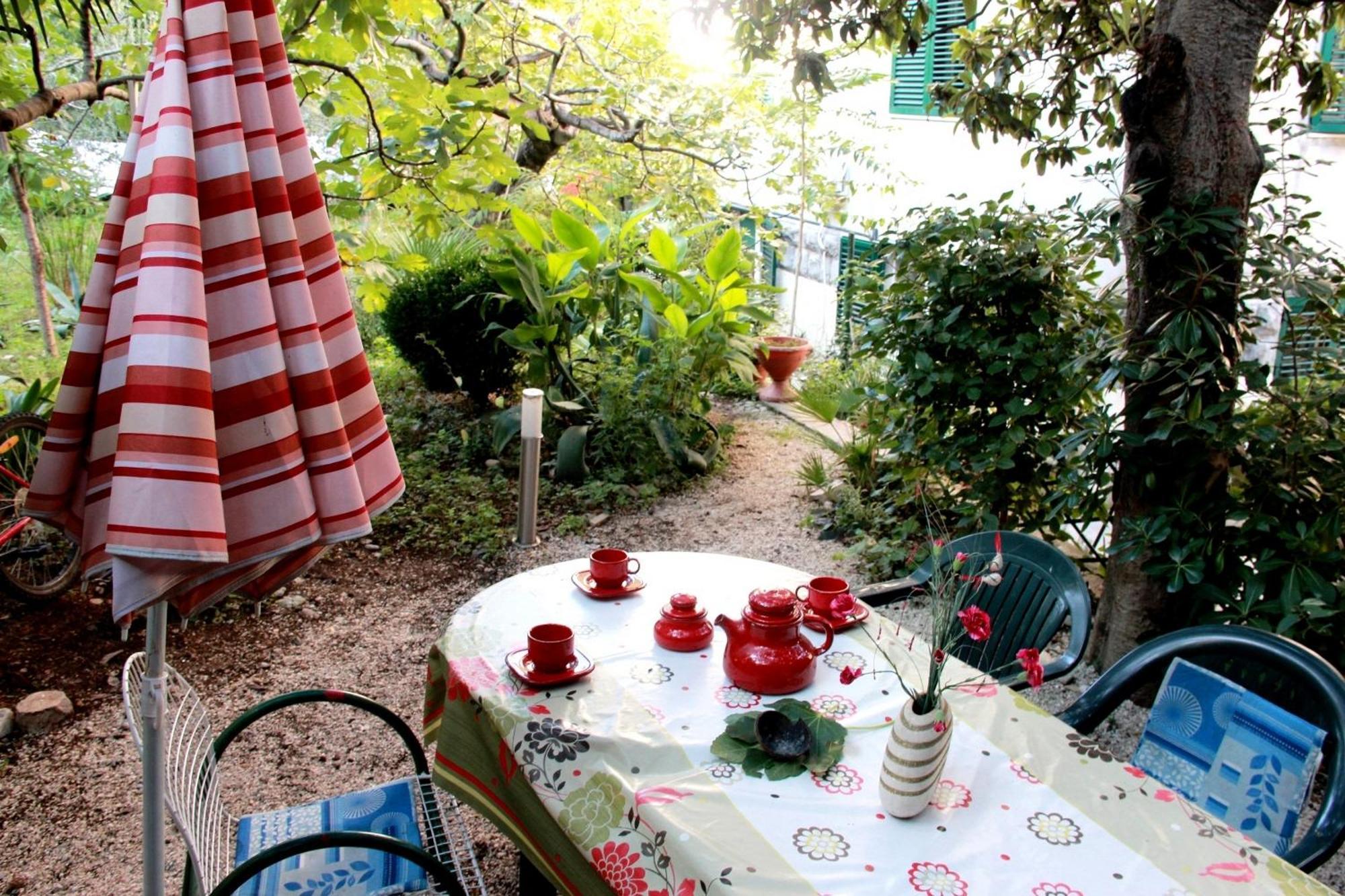 Guest House With Garden - Zuvan Split Chambre photo