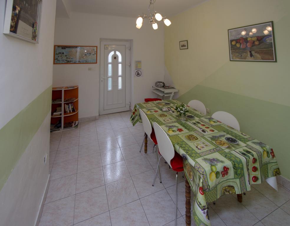 Guest House With Garden - Zuvan Split Extérieur photo