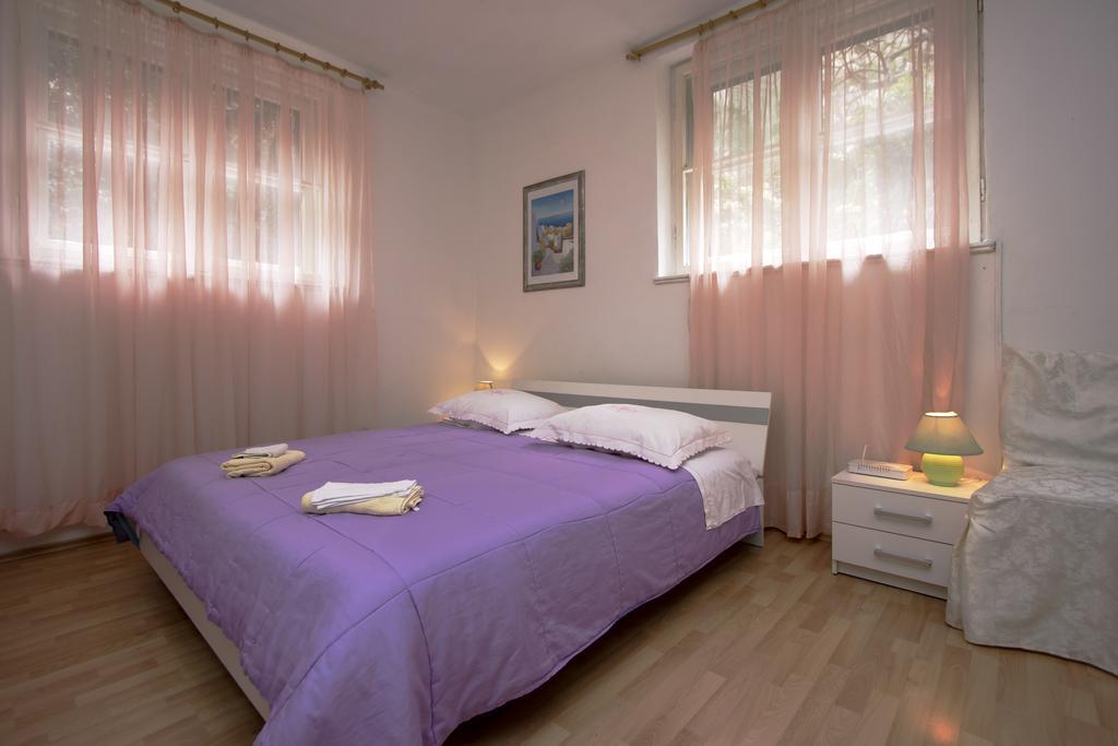 Guest House With Garden - Zuvan Split Extérieur photo