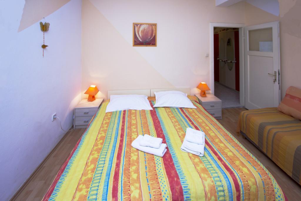 Guest House With Garden - Zuvan Split Extérieur photo