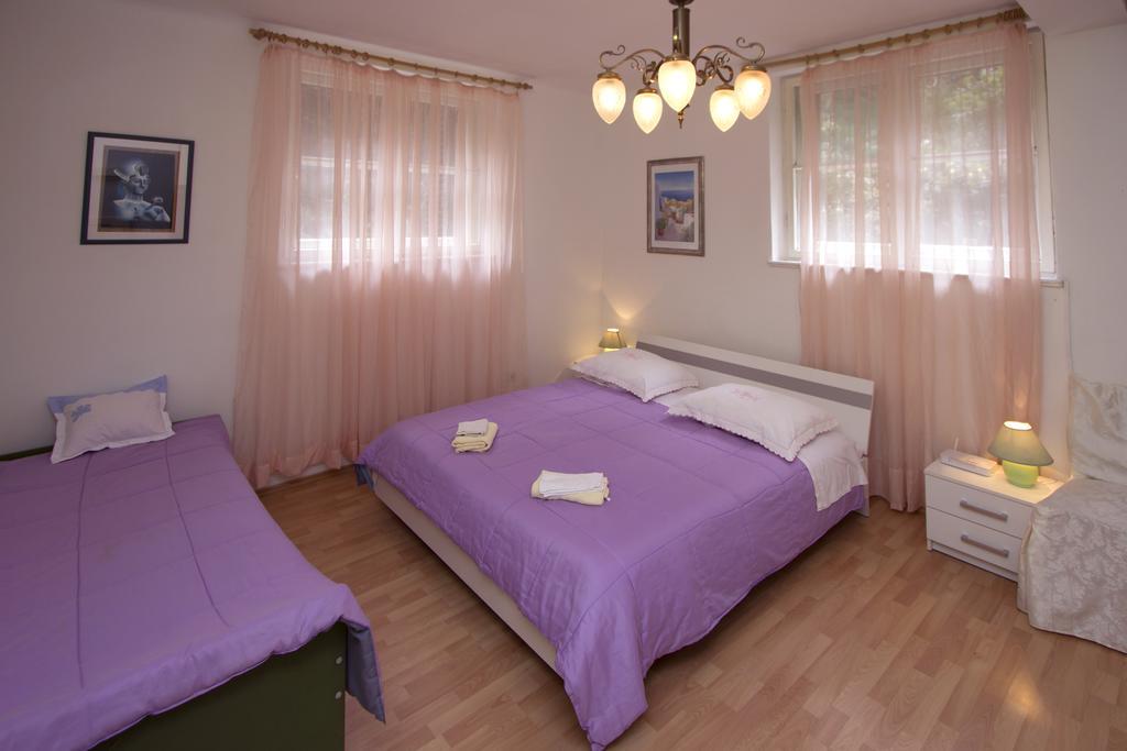 Guest House With Garden - Zuvan Split Extérieur photo