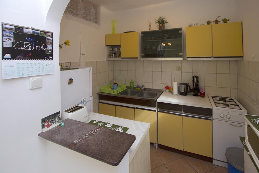 Guest House With Garden - Zuvan Split Extérieur photo