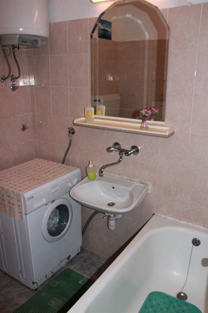 Guest House With Garden - Zuvan Split Extérieur photo