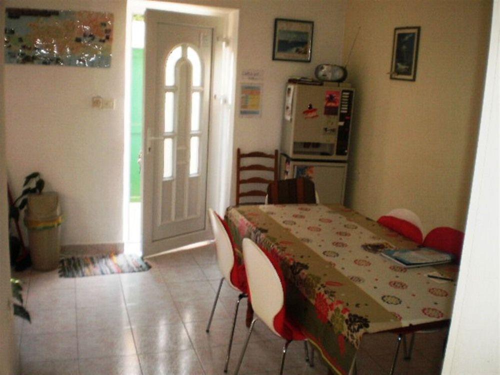 Guest House With Garden - Zuvan Split Extérieur photo