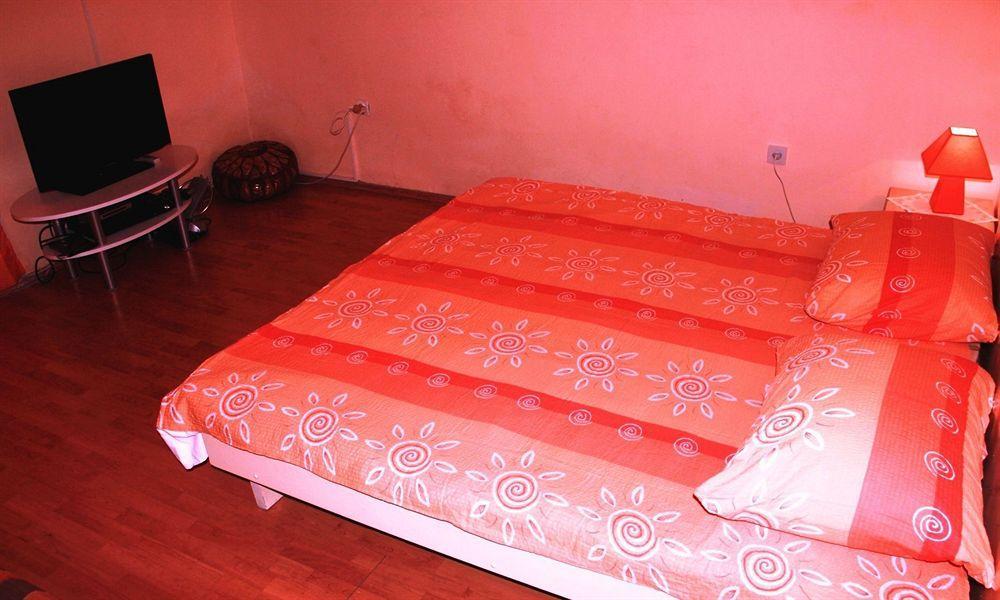Guest House With Garden - Zuvan Split Extérieur photo
