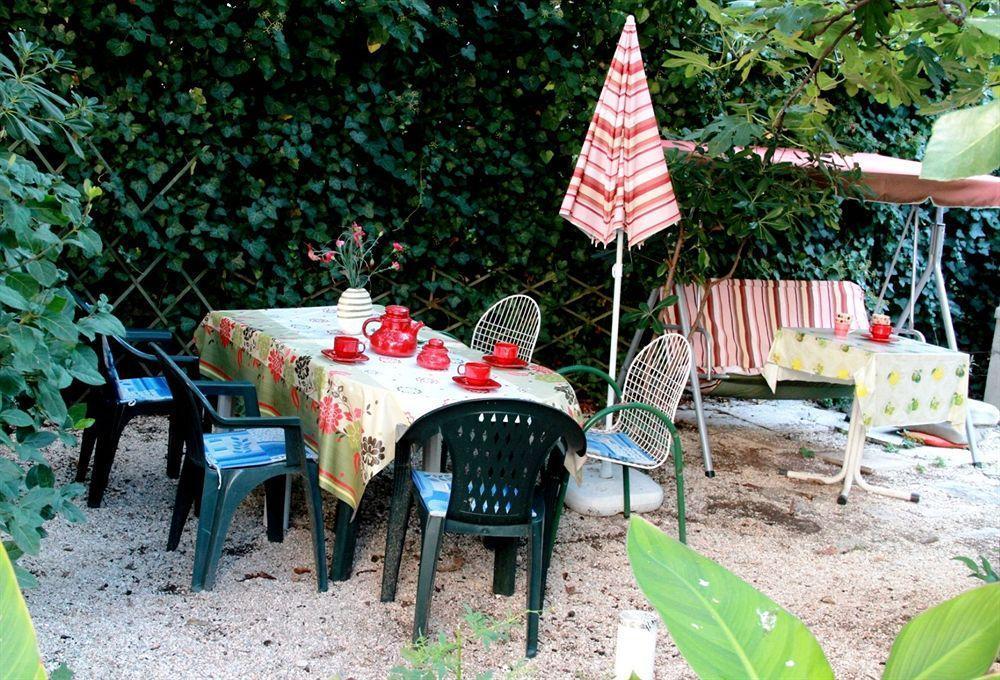 Guest House With Garden - Zuvan Split Extérieur photo