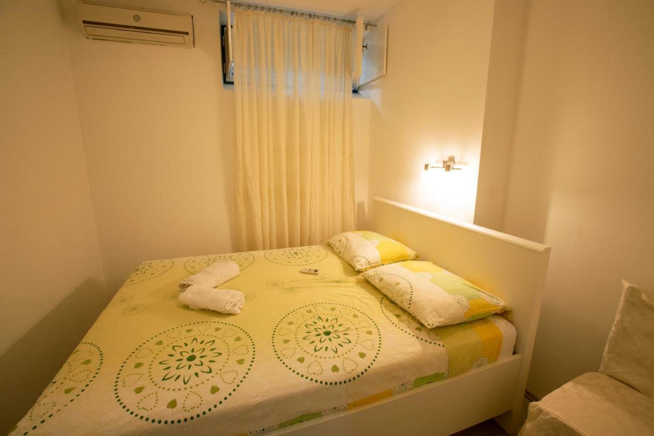 Guest House With Garden - Zuvan Split Extérieur photo